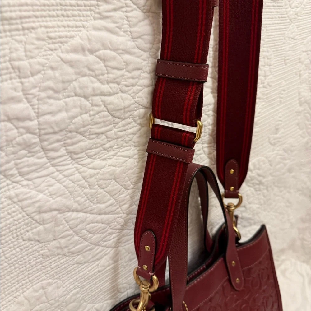 Coach Embossed Signature Field Tote - Large - Picture 6 of 13